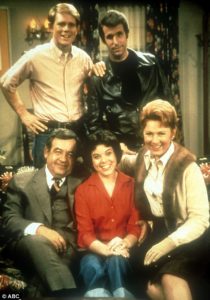 The Cunninghams and Fonzie - Happy Days TV Series
